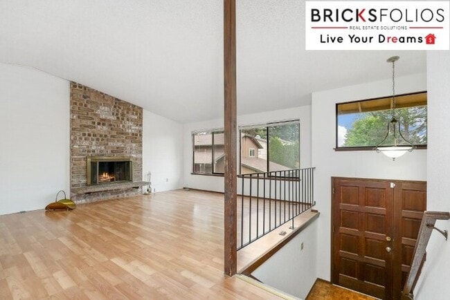 Photo - Redmond Gem! Live in the award-winning Lake Washington School District.