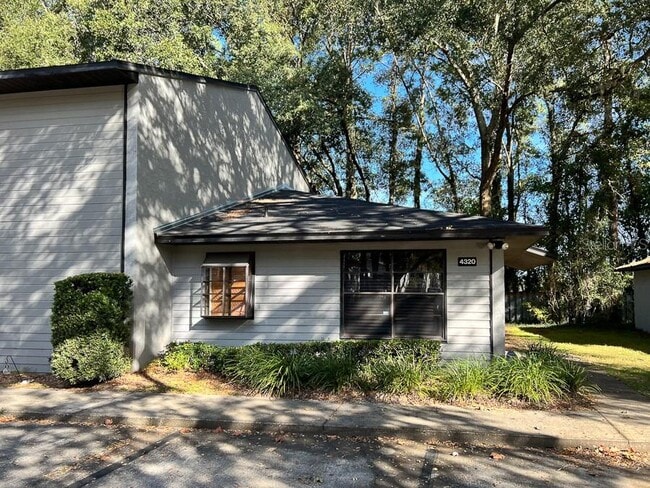 Building Photo - 4320 SW 20th Ln Rental