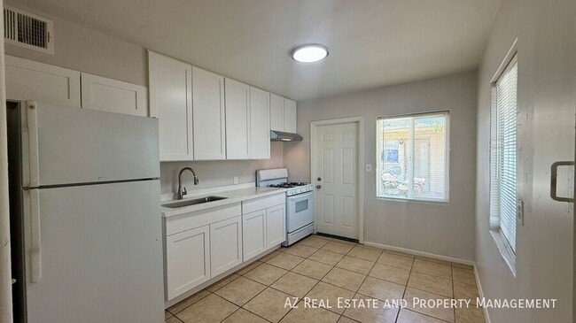 Photo - 1405 W Clarendon Ave Unidad 1