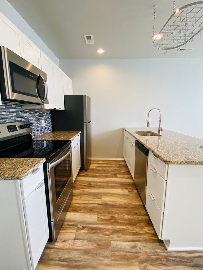 Photo - 3001 W Cary St Unit Apt. B