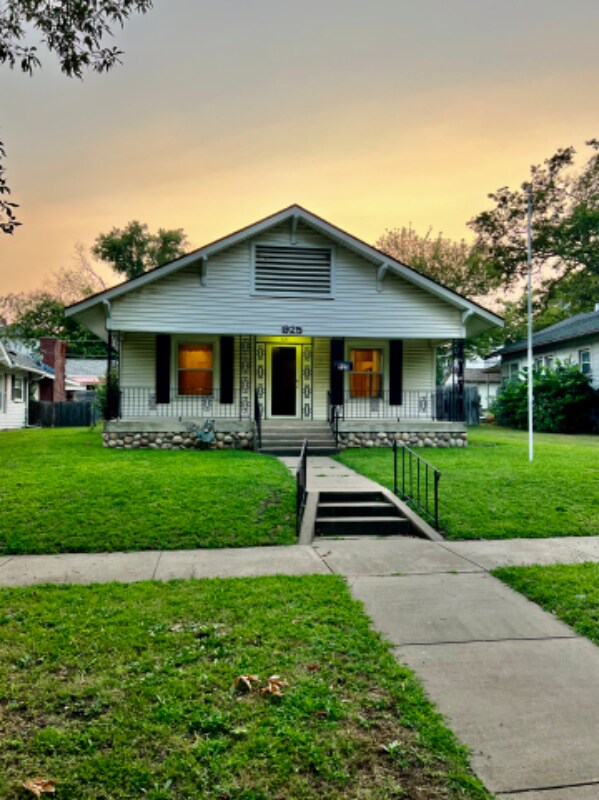 Photo - 925 Delaware Ave