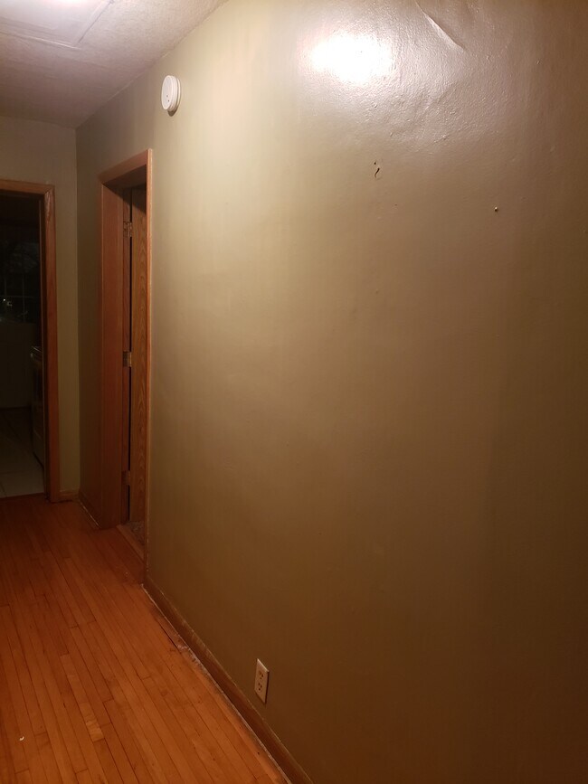 Photo - 3822 W 5th St Unit 2 bedroom, 1 bathroom upper