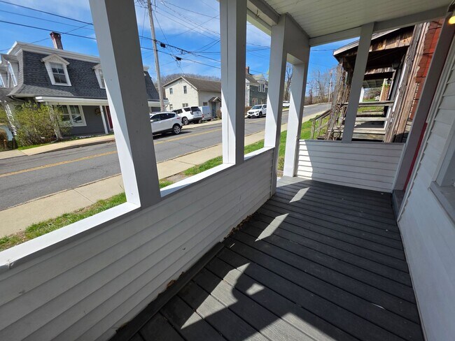 Photo - Beautiful Waterside 3 bedroom Single-Family Home - Catskill, NY