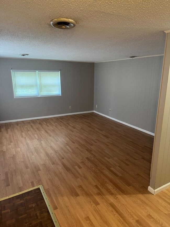 Photo - 115 Bay Valley Dr SW