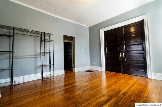 Photo - 654 6th Ave