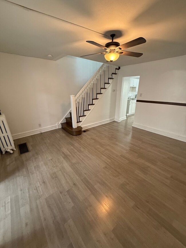 Photo - 6754 Linmore Ave