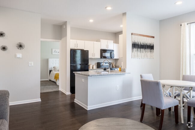 2BR, 2BA - 988SF - Kitchen
