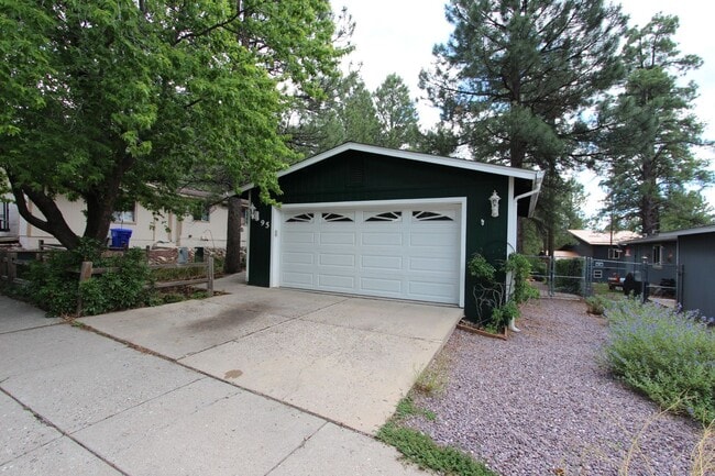Building Photo - 95 E Camille Dr