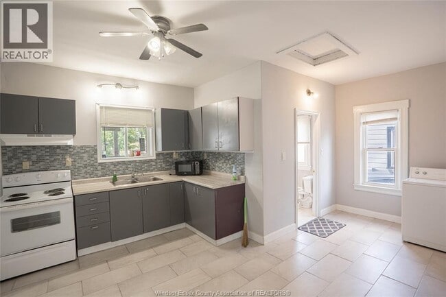 Photo - 354 Curry Ave