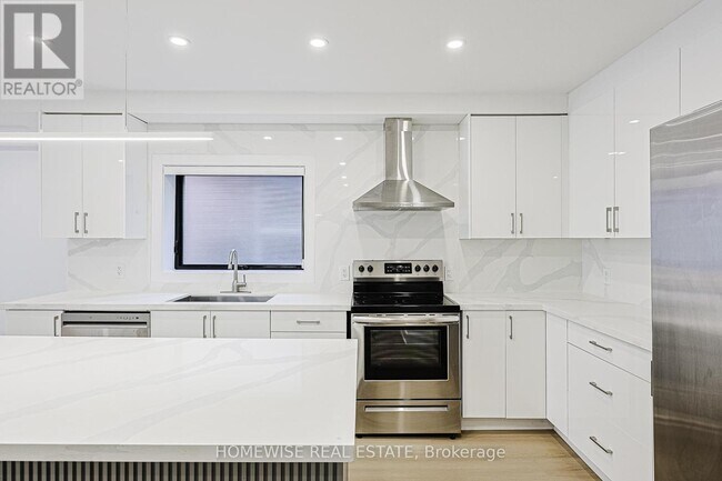 Photo - 999 Eglinton Ave W