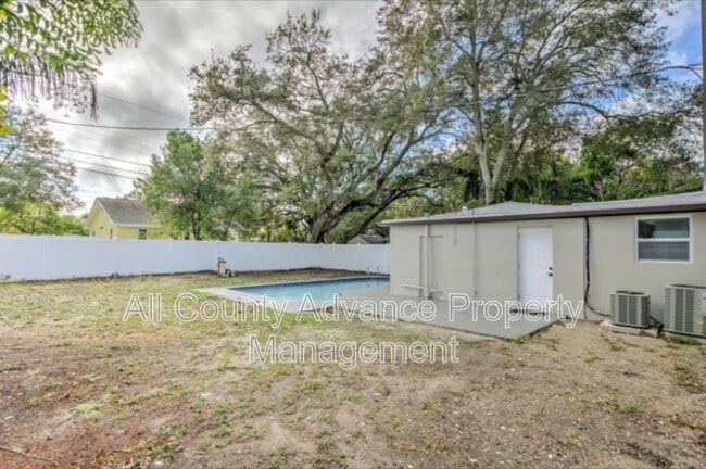 Photo - 425 Orangewood Dr