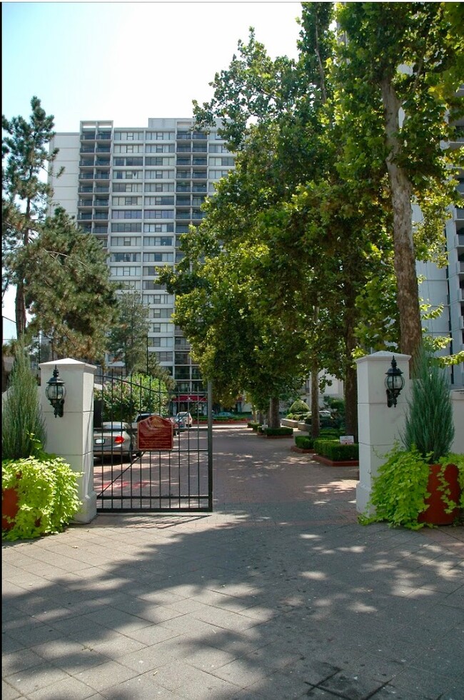 Main Entrance - 450 West 7th Street Unit 310 Rental