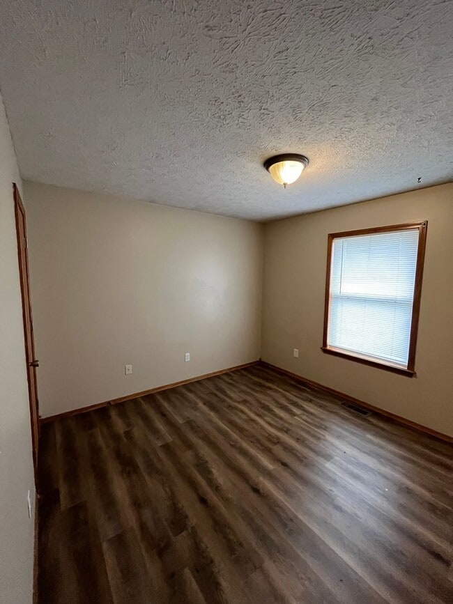 Photo - 3 bedroom 2 bath home in Ozark!  AVAILABLE NOW!