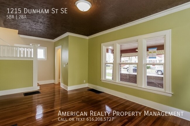 Photo - 1215 Dunham St SE