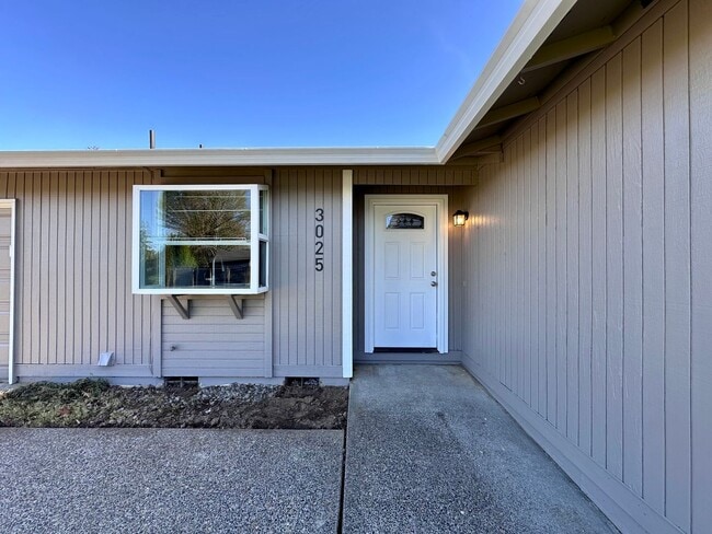 Photo - Newly Renovated Single-Family Home in Gresham! 3 Bed/1 Bath w/ Double Car Garage!