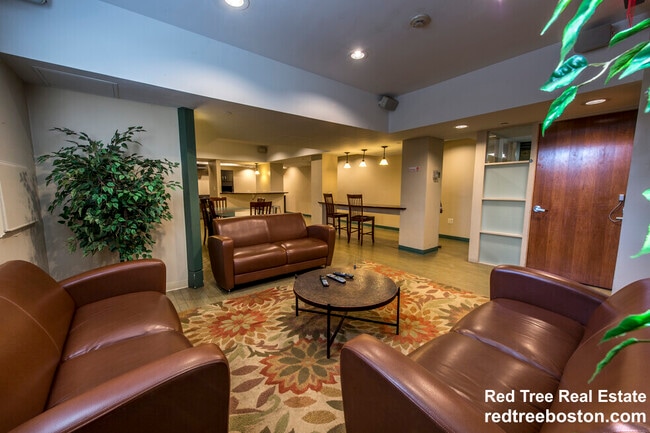 185 Freeman St Unit 638