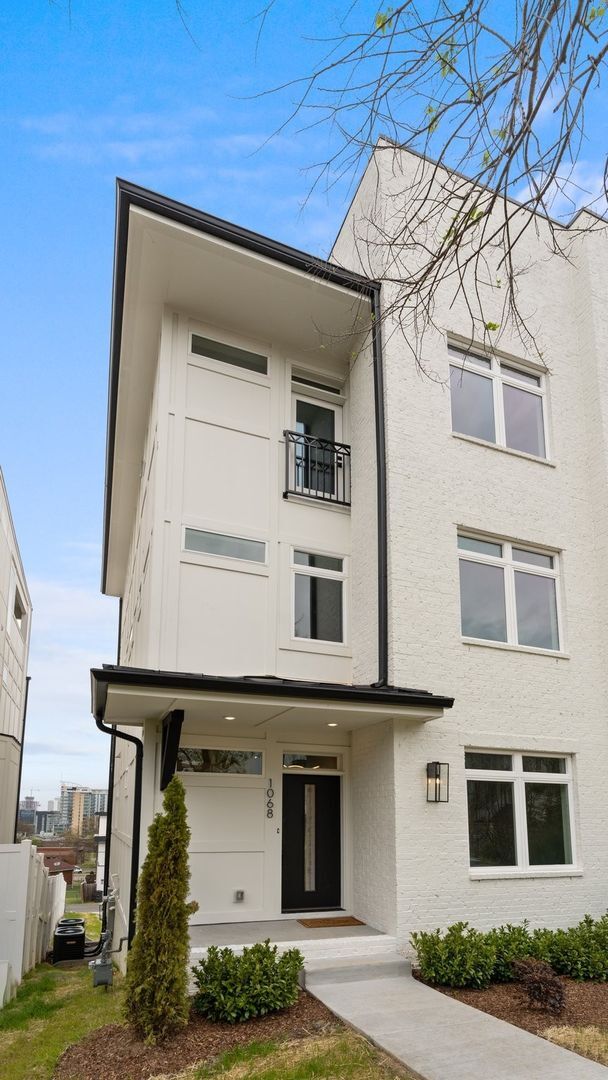 Photo - Nashville. Spotless & never been lived in ...