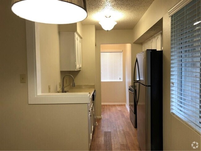 Building Photo - 6907 Woodhue Dr Rental