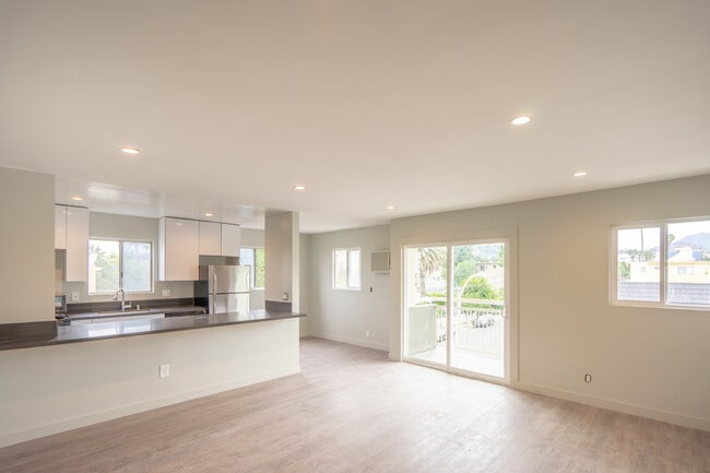 Photo - 6556 Lamirada Ave