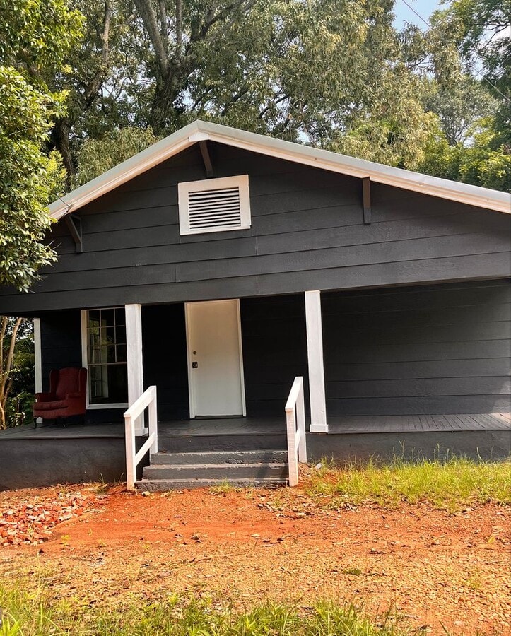 Photo - 209 E 5th St