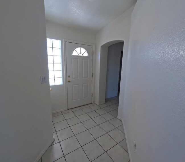 Photo - 2112 E Desert Lakes Dr