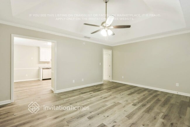 Photo - 415 Cambridge Way