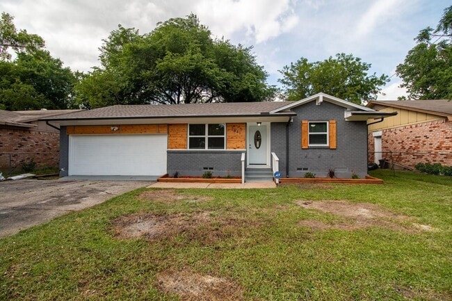 Building Photo - Remodeled & Updated Home w/ Patio Deck & Big Backyard & All Appliances Included