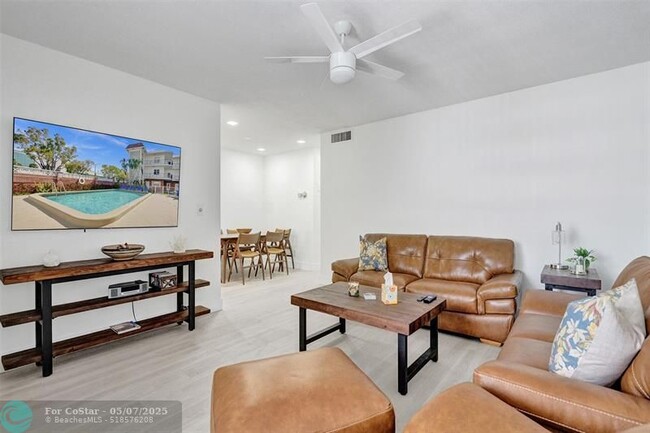 Photo - 2340 NE 9th St Unidad 302 Rental