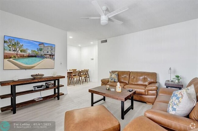 Building Photo - 2340 NE 9th St Unit 302 Rental