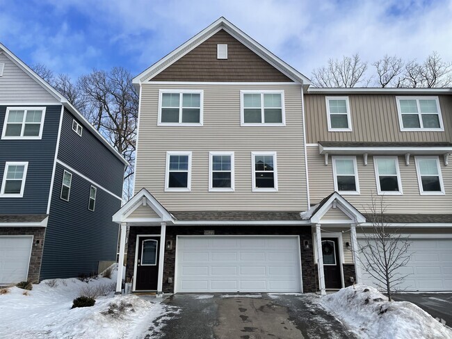 Building Photo - 9622 Olive Ln N Rental