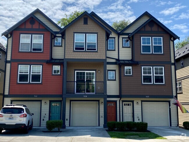 Building Photo - West Seattle Townhome