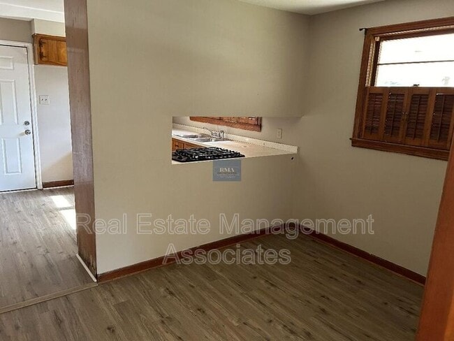 Photo - 219 Morris St