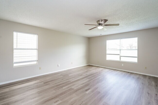 Photo - 300 Dakota Ridge Dr