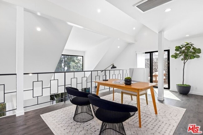 Photo - 8755 Shoreham Dr Unidad 400