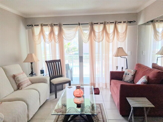 Photo - 1035 Hillsboro Mile Unit 25