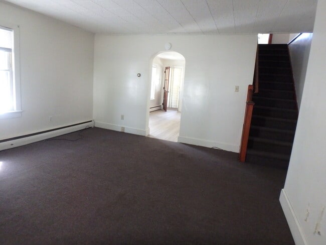 Photo - 119 Montour St N