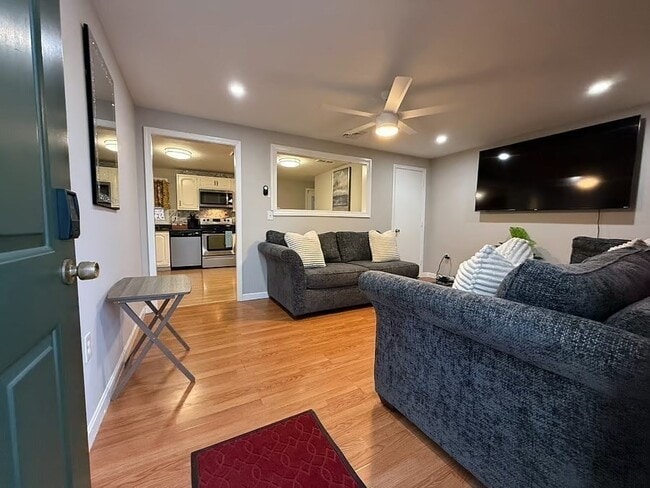 89 Westwood Dr Unit 2-1