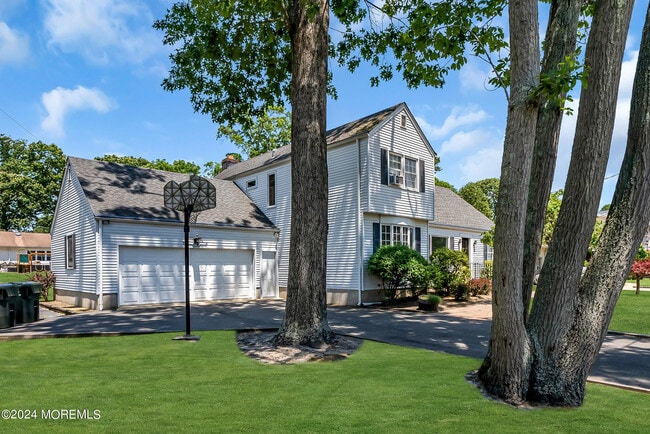 Photo - 295 Jerome Ave