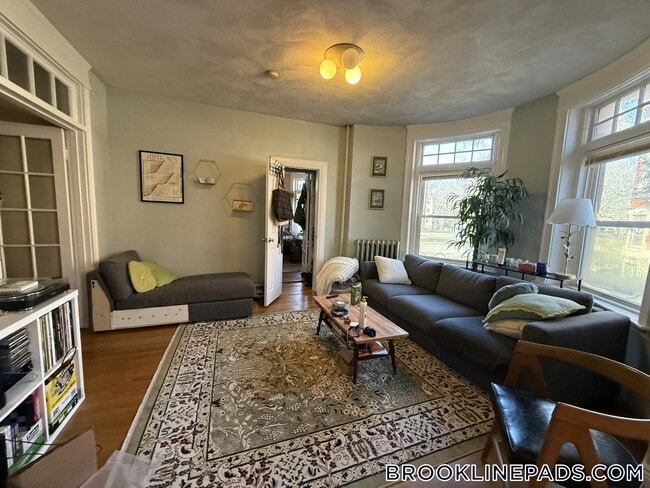 Building Photo - 1887 Beacon St