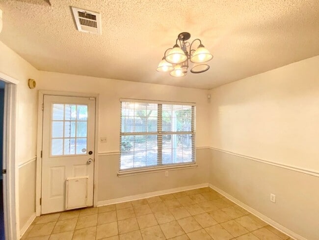 Photo - 164 Wright Cir