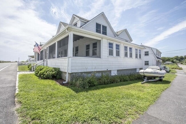63 Glades Rd