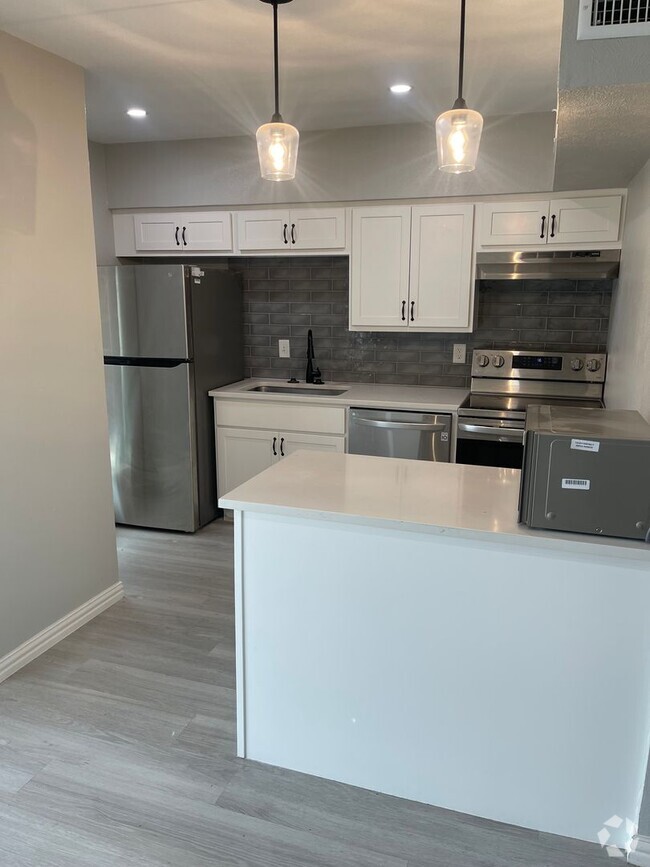 Building Photo - Newly Renovated One Bedroom Near SMU! Rental