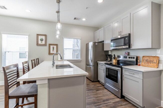 Photo - 144 W 5th St Unit C