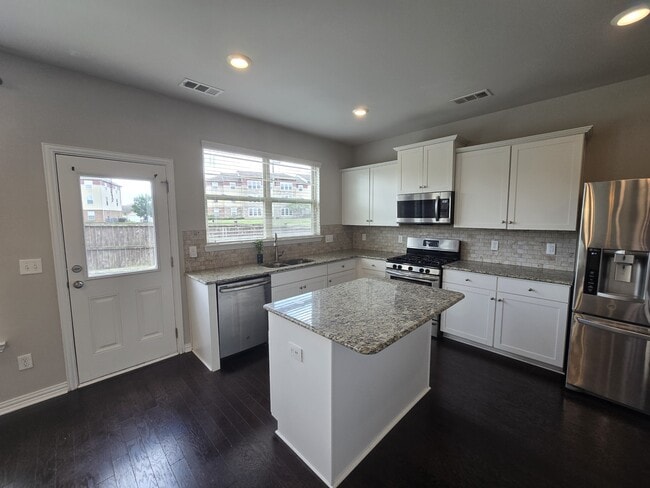 Photo - 3005 Montrose Ln