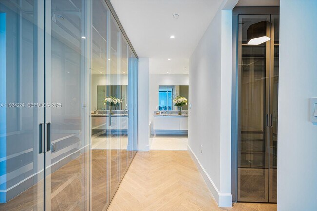 Photo - 700 NE 26th Terrace Unidad 3004