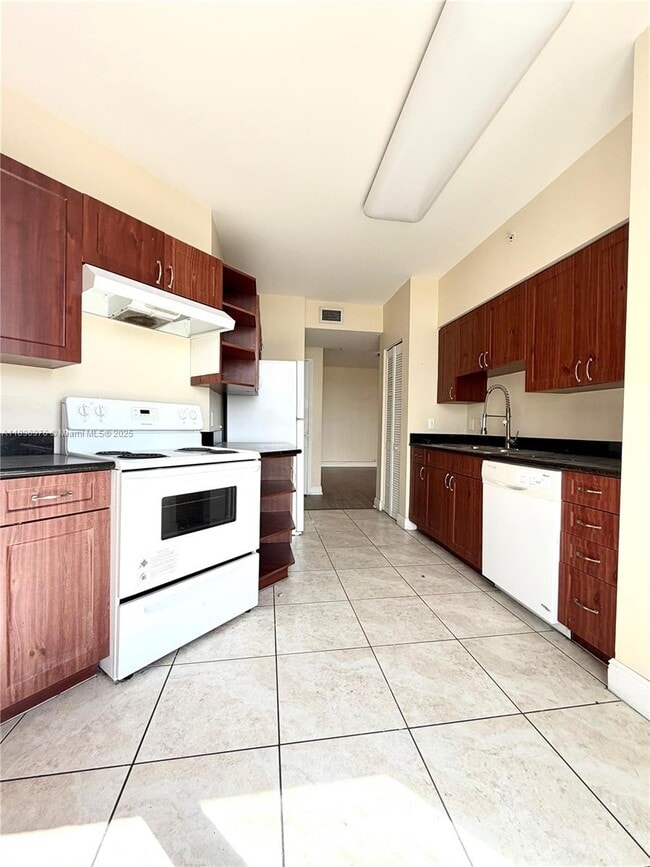 Photo - 2425 SW 27th Ave Unidad 1106