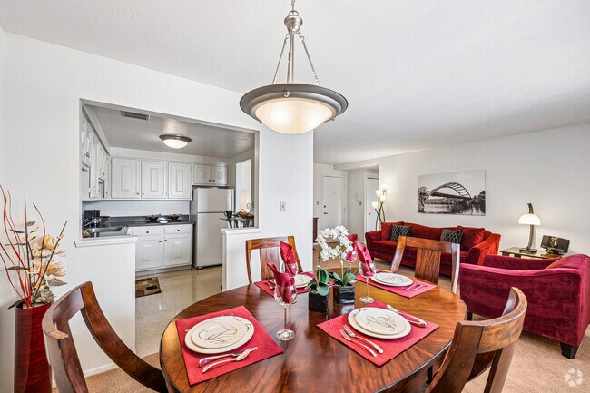 1BR, 1BA - 655SF - Dining Room