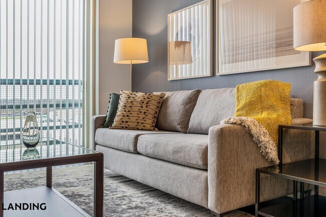 Building Photo - 660 Yorktown St