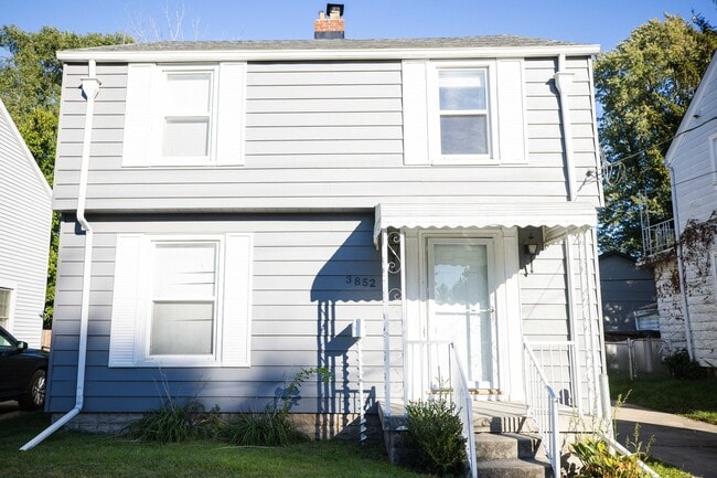 Building Photo - Beautiful, functional, and clean three bed...