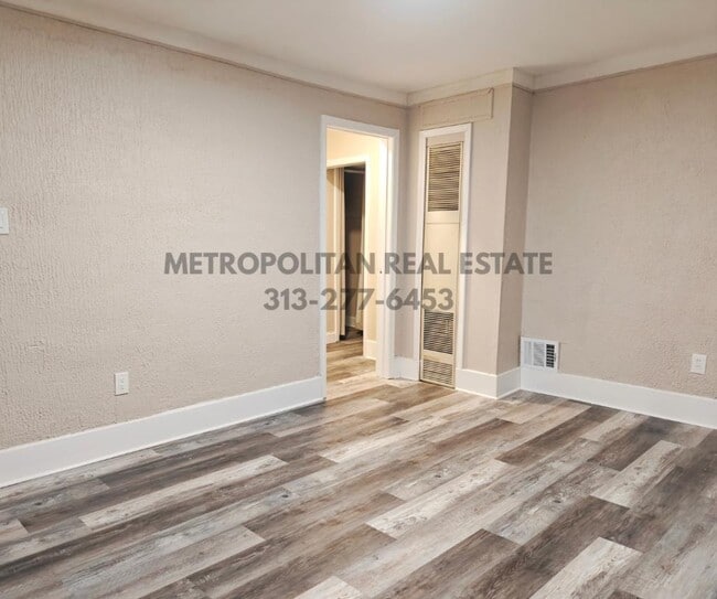 Photo - 4476 Monroe St